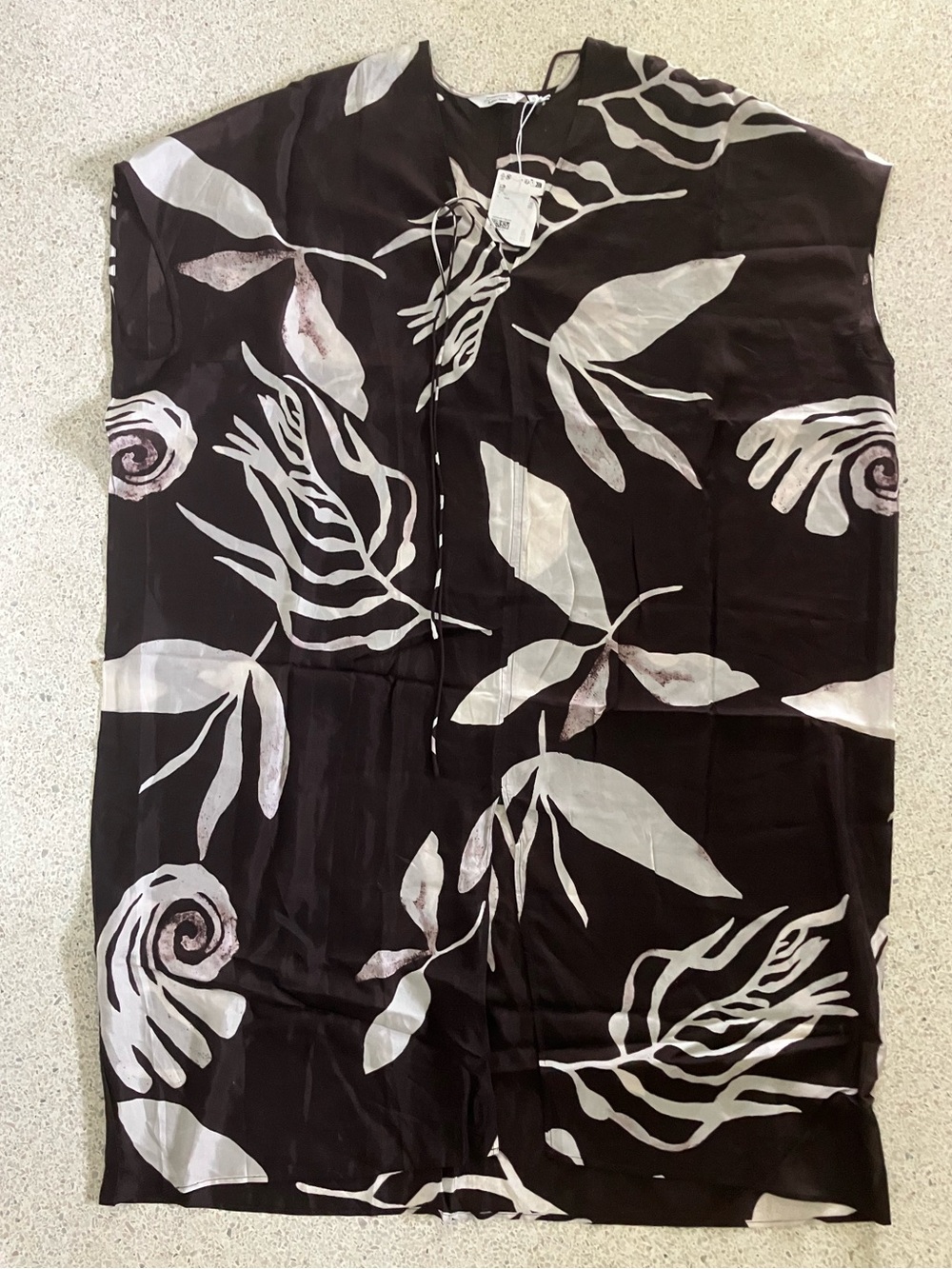 & Other Stories Printed Throw On Midi dress in Brown and White Floral - Picture 9 of 9